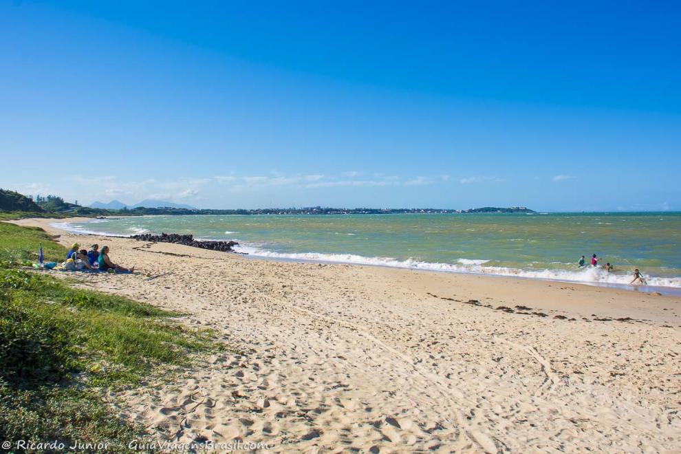 Imagem da paradisíaca Praia dos Castelhanos em Anchieta.